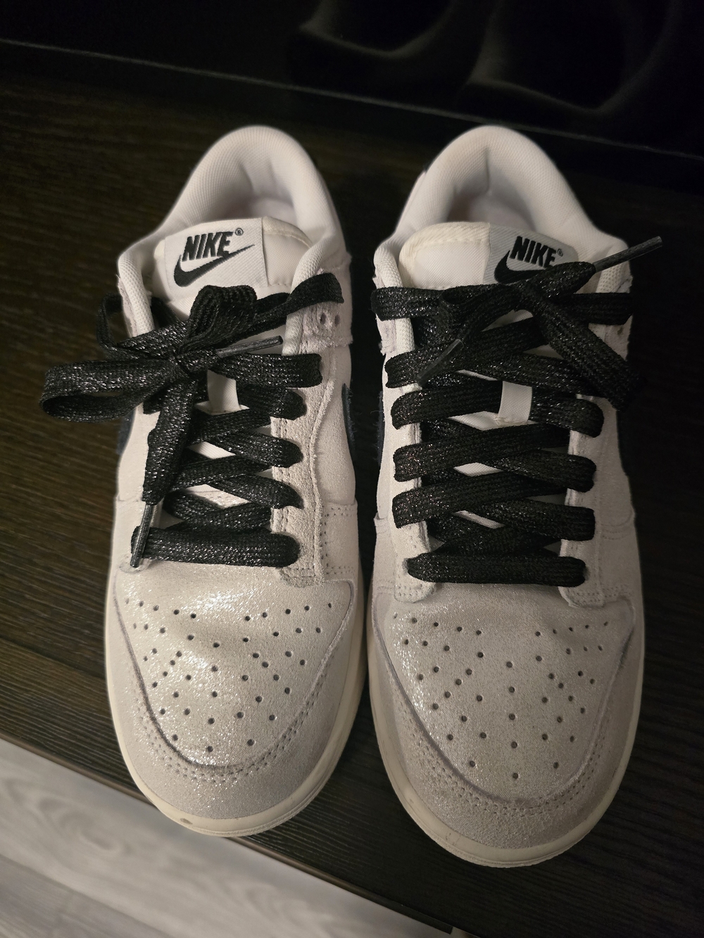 Nike Iridescent Low-Top Sneakers with Black Swoosh - Picture 2 of 9